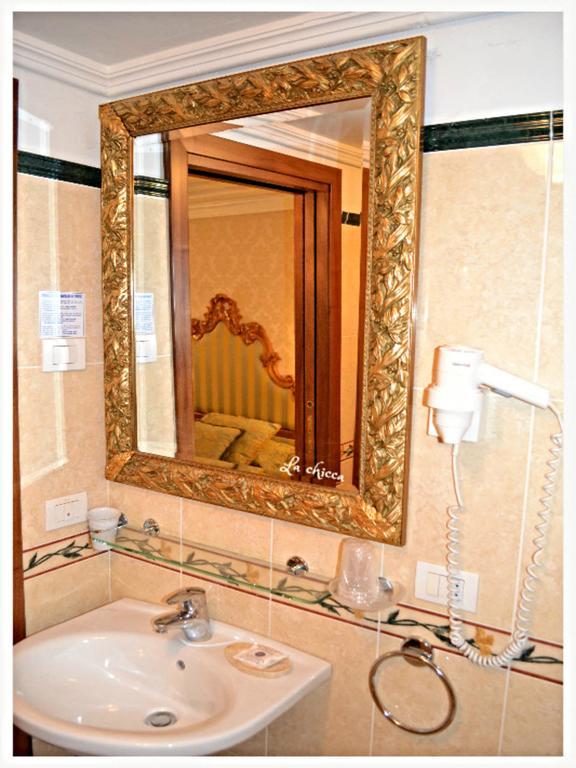 Guest House La Chicca Венеция Стая снимка