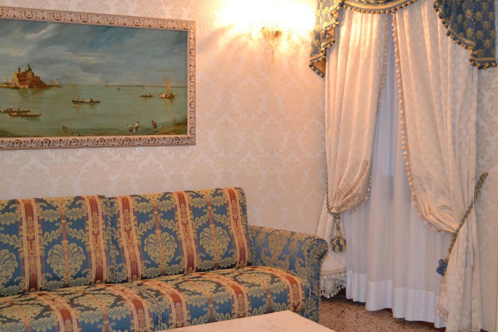 Guest House La Chicca Венеция Екстериор снимка