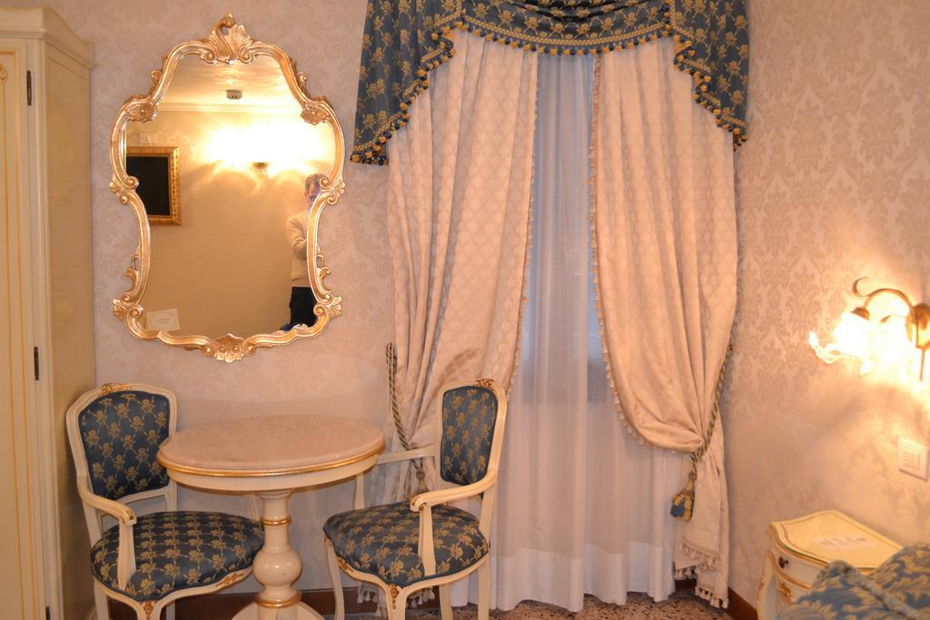 Guest House La Chicca Венеция Екстериор снимка